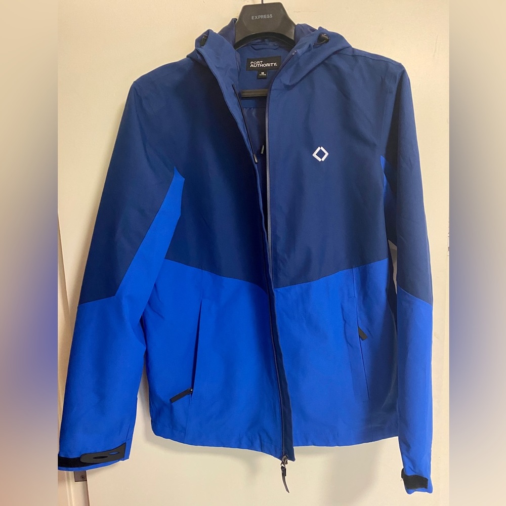 Sam’s Club Medium Raincoat Jacket
Medium
Blue 
100% polyester